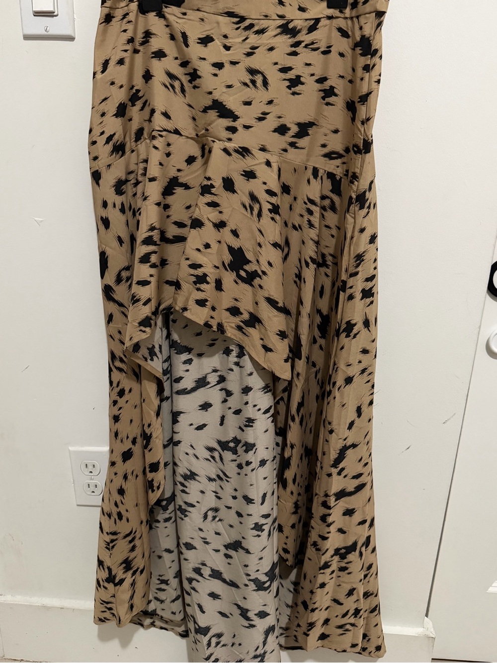 Asymmetrical High-Low Maxi Skirt in Beige and Black